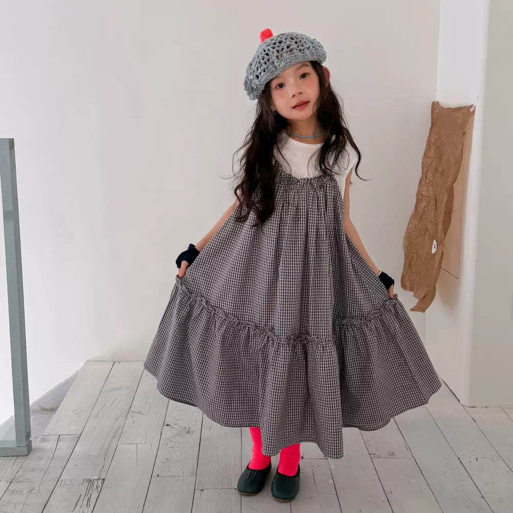 半柚童裙2026春款女童韩版格子吊带裙儿童休闲宽松无袖连衣裙