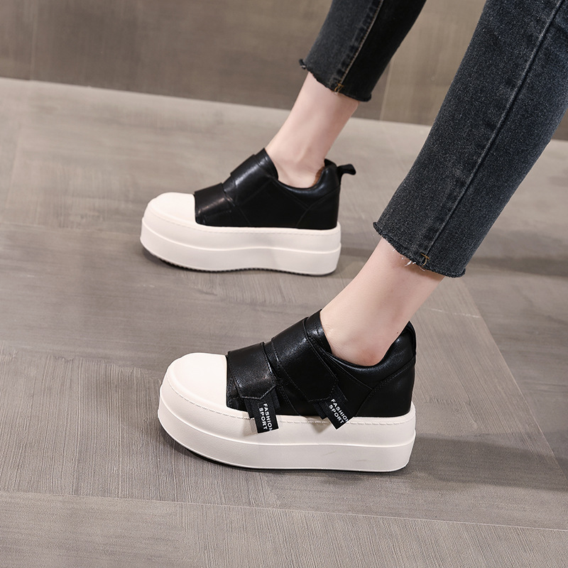 Giày sneaker nữ đế dày Velcro dáng nhỏ, phối màu be — Màu be