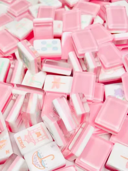 Three-layer pink dragonfly design acrylic American-style mahjong tiles, hand-crafted, portable, creative, for home leisure and entertainment