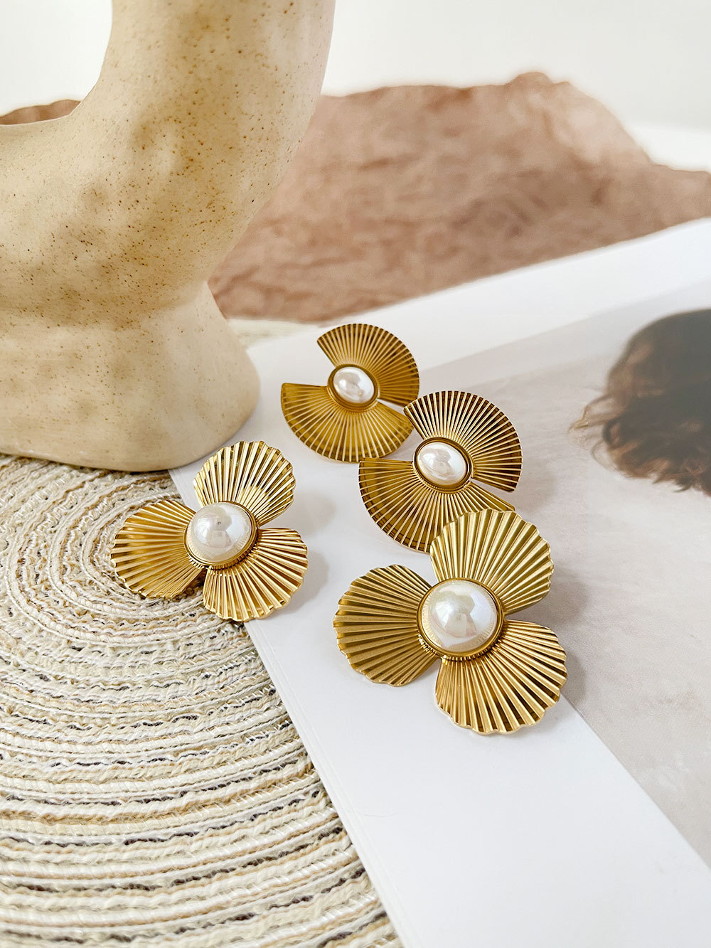 Fashion Flower Stainless Steel Pearl Plating Ear Studs 1 Pair