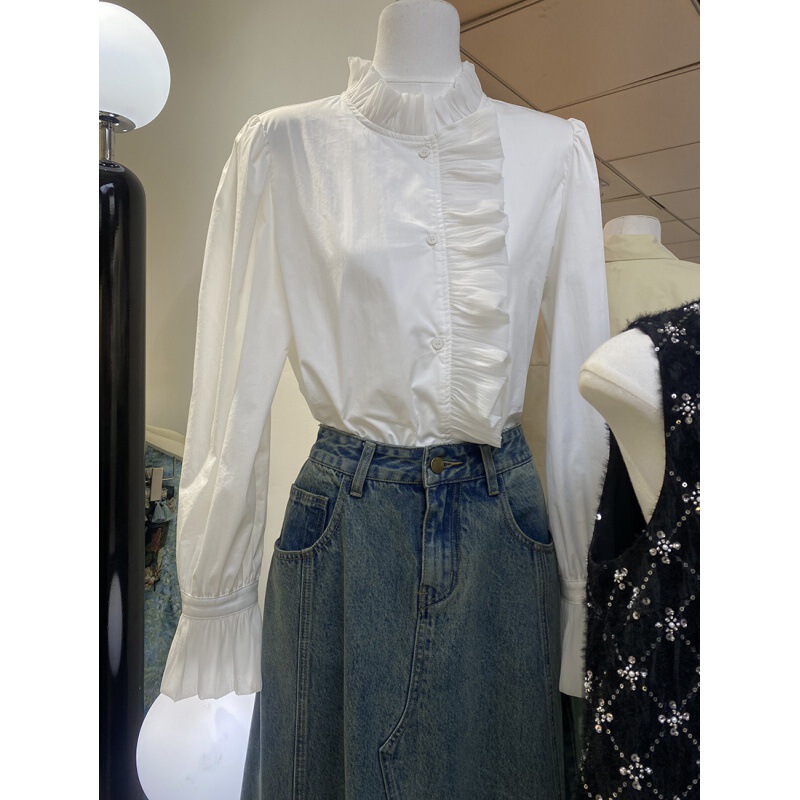 South Korea Dongdaemun New Age-reducing solid color sweet lace stitching Buckle long-sleeved shirt women's top South Korea Dongdaemun New Age-reducing solid color sweet lace stitching Buckle long-sleeved shirt women's top