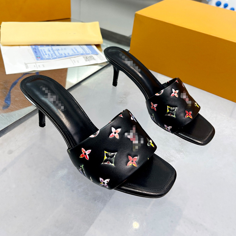 Sandalias casuales de moda europea y americana 2025 nuevas zapatillas de cuña en relieve de moda de cuero mujer playa transfronteriza 8,5 cm