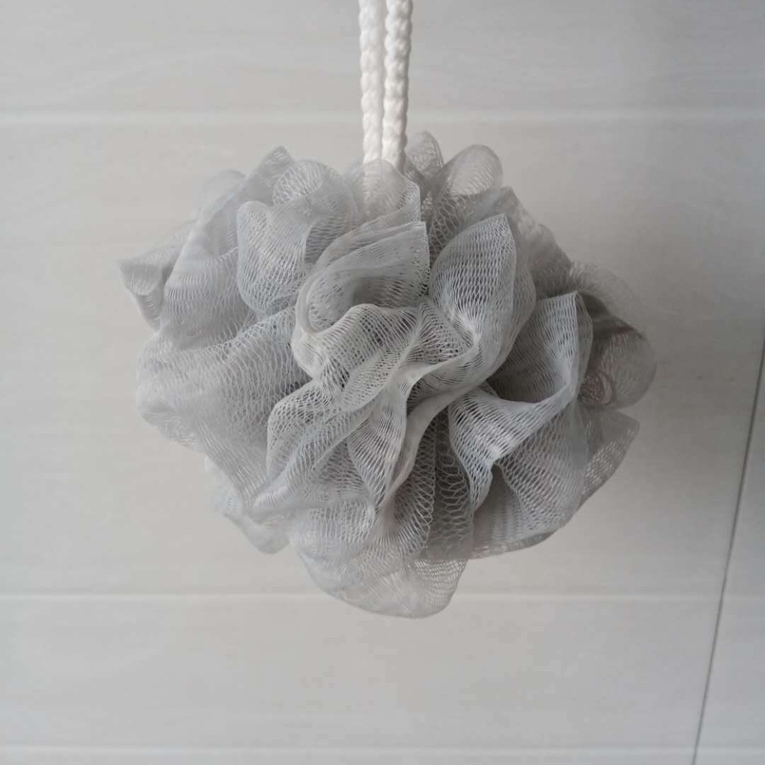 Bola de baño grande de malla fina 50 g, suave y espumosa, venta al por mayor directamente de fábrica.