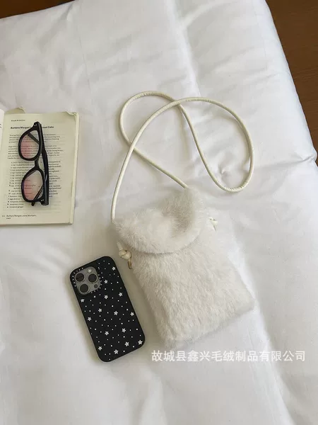 2026 new plush phone bag, women's crossbody bag, autumn/winter faux fur small square bag, versatile shoulder bag with furry accents