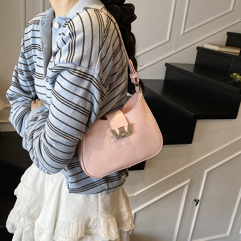 Bolso de alta calidad con textura 2025 verano nuevo bolso femenino con letras de diamantes bolso de hombro charol brillante bolso de mensajero marea