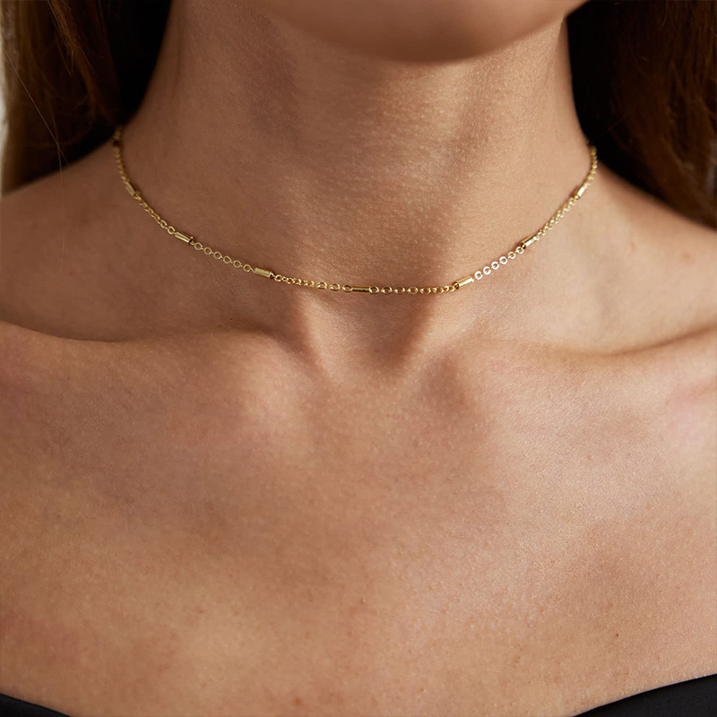 Colar dourado de camada única, corrente lisa, joia de alta qualidade, design de nicho com barra redonda pequena._voghion.com