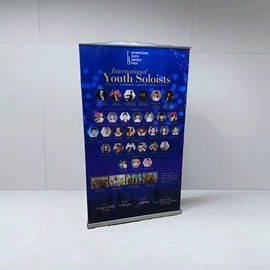 广告牌;广告板;展示架