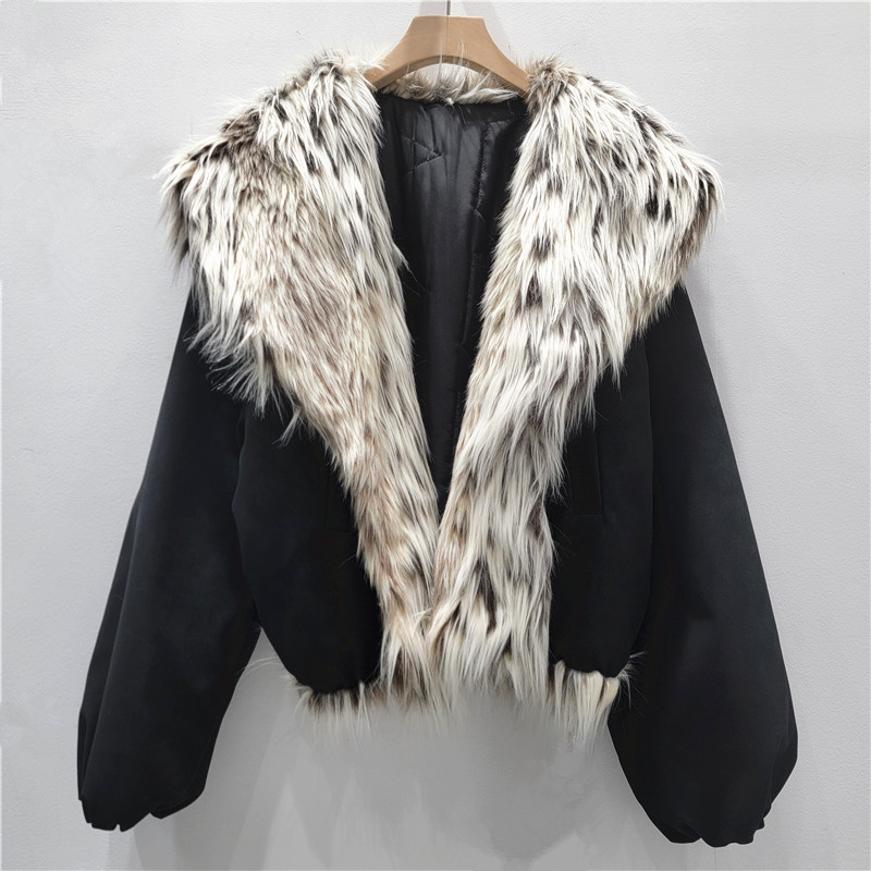 El diseño imita la piel de visón con una solapa larga y suelta, chaqueta corta para mujeres en invierno de 2025 nueva ropa de algodón con cuello de lana cálido.