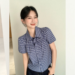 ファッションのレトロな青い格子の半袖のゆったりしたシャツの女性の夏の新型の泡の袖の洋風の襟の甘い上着