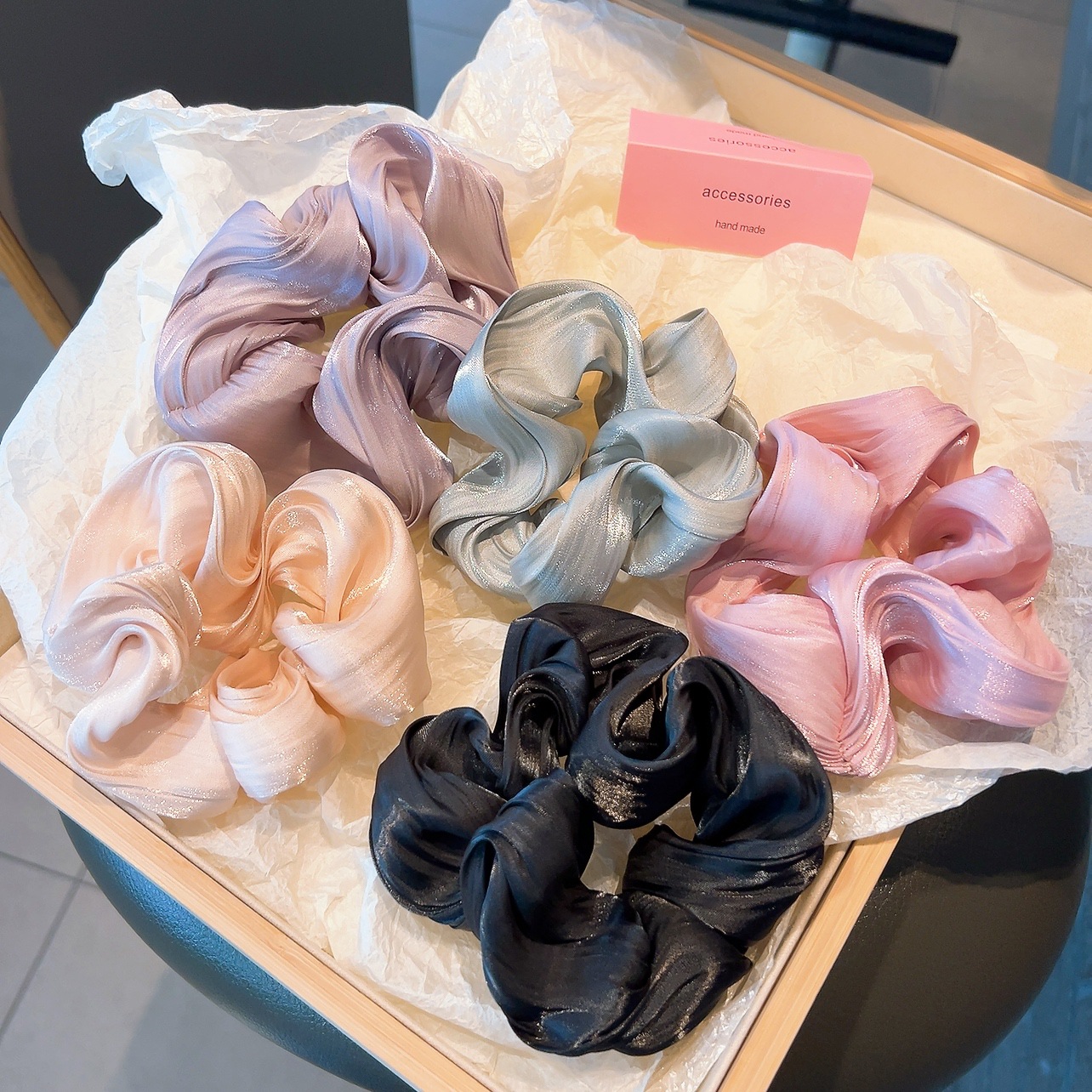 Hair ties, hair bands, pig intestine-style rings, minimalist mesh, laser-etched silk-finish pleated designs—trendy internet-famous hair accessories perfect for tying up your locks in an Instagram-worthy look!