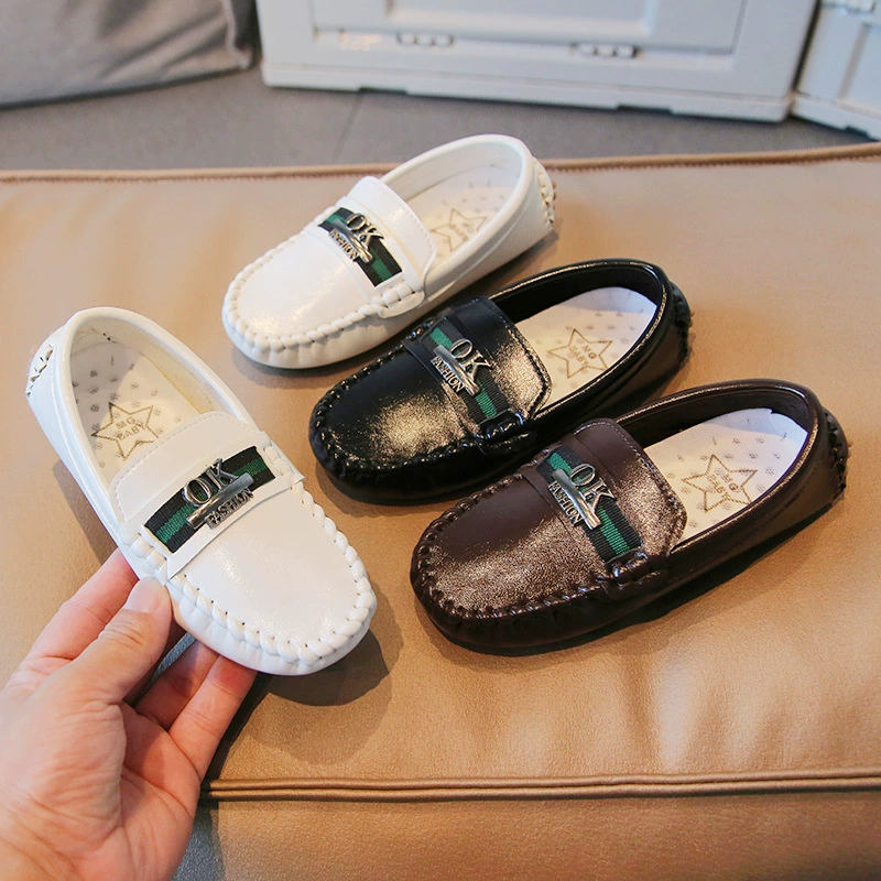Детские туфли из черной кожи для мальчиков и девочек, осень 2025, новинка, с мягкой подошвой, в стиле преппи, корейский стиль, на низком каблуке, однотонные, модель «бини»