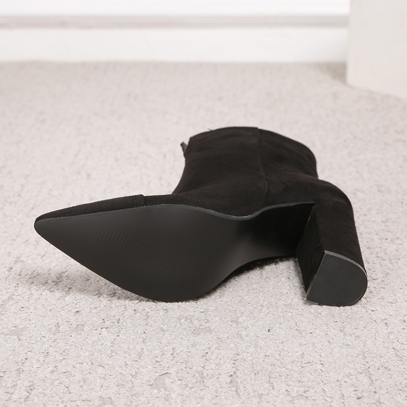 Spitz zulaufende Stiefelette mit seitlichen Reißverschlüssen_voghion.com