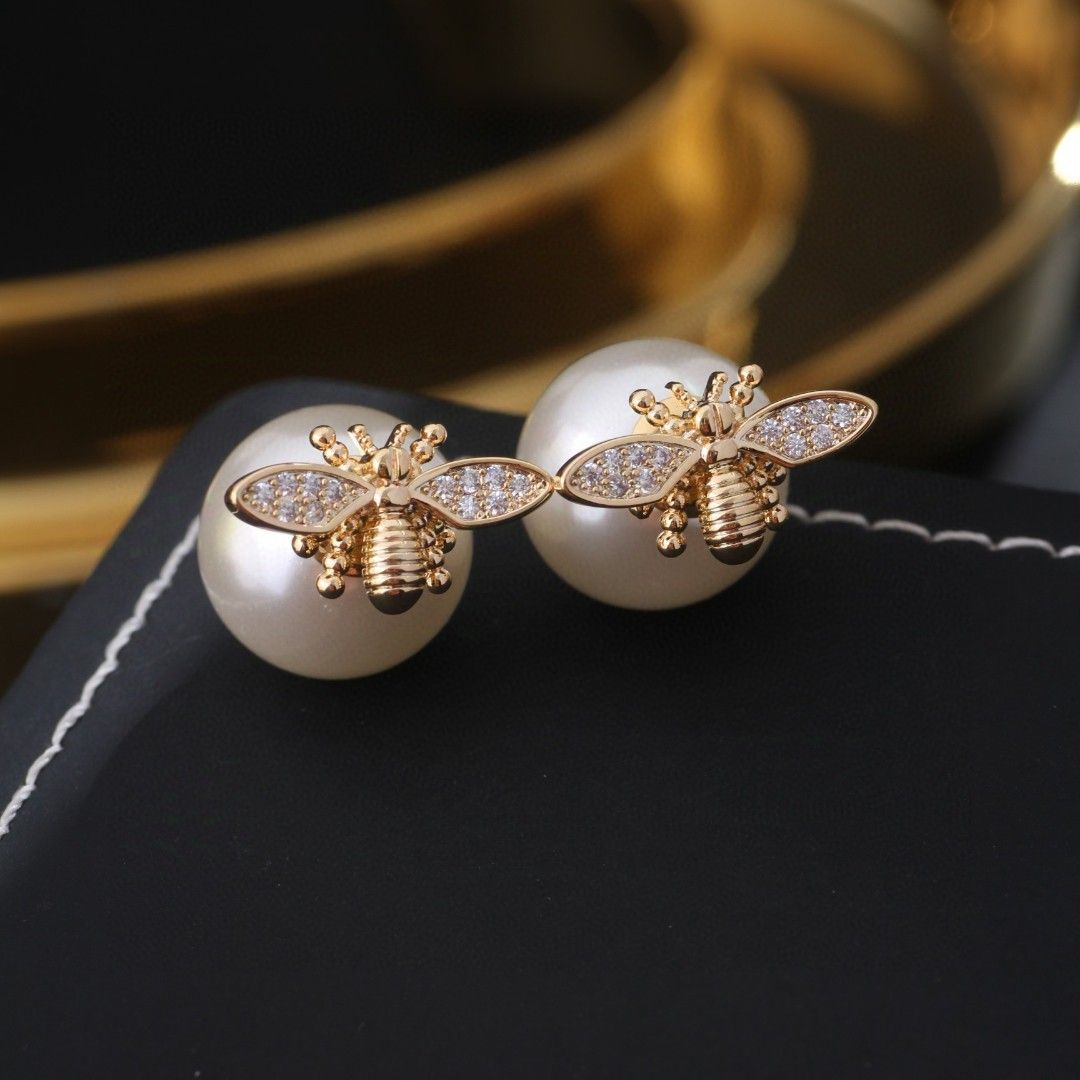 《高版本不掉色18k金厚度0.05+電泳+拋數++4》珍珠小蜜蜂兩戴耳釘