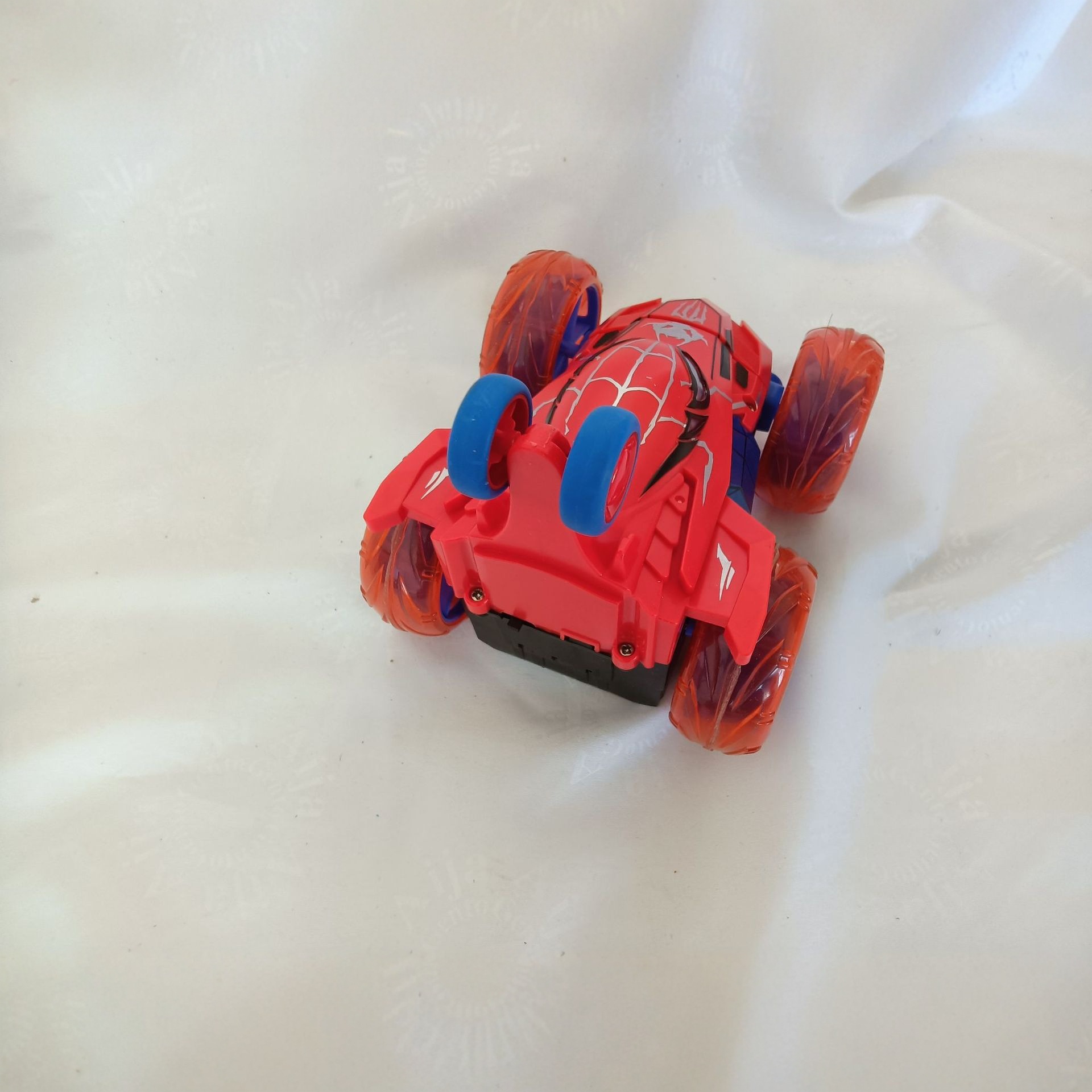 Fábrica personalizada cross-border 2.4G dibujos animados dinosaurios coche de control remoto temu araña competitiva unicornio acrobacias camión volcado