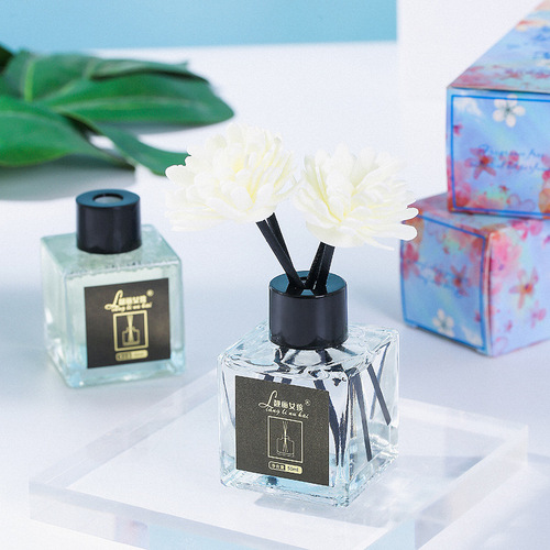 Aromatherapy Indoor Car Fireless Aromatherapy Essential Oil Perfume Long-lasting Deodorization and Fragrance Manufacturer Wholesale Delivery