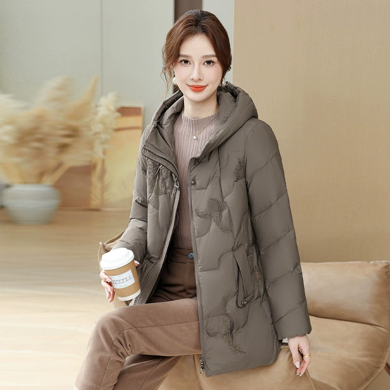 2024 человек среднего возраста пальто мама пуховик иностранная вышивка с капюшоном