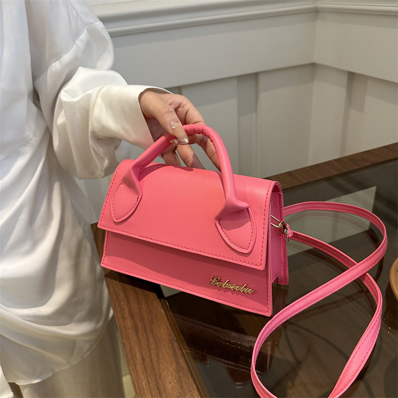 フレンチファッションシンプルカジュアルハイエンドシングルショルダークロスボディバッグ女性のための2025四季新しいファッション多用途小さな正方形バッグ|undefined