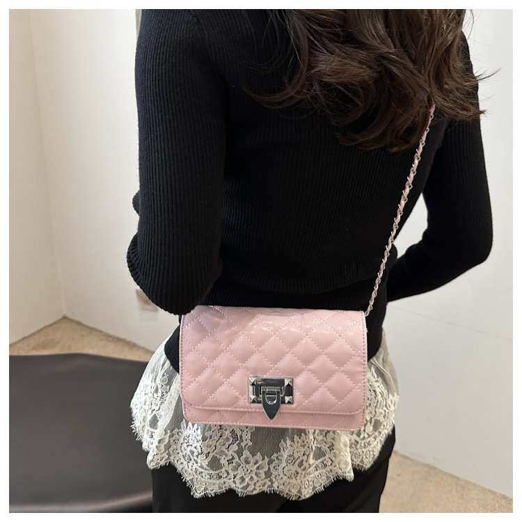 The diamond-patterned embroidered thread fashionable and elegant lock buckle elegant small bag for women's 2024 autumn new style versatile ins crossbody bag for women undefined