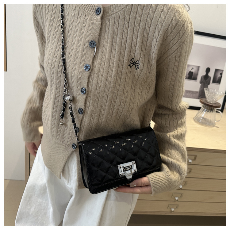 The diamond-patterned embroidered thread fashionable and elegant lock buckle elegant small bag for women's 2024 autumn new style versatile ins crossbody bag for women undefined