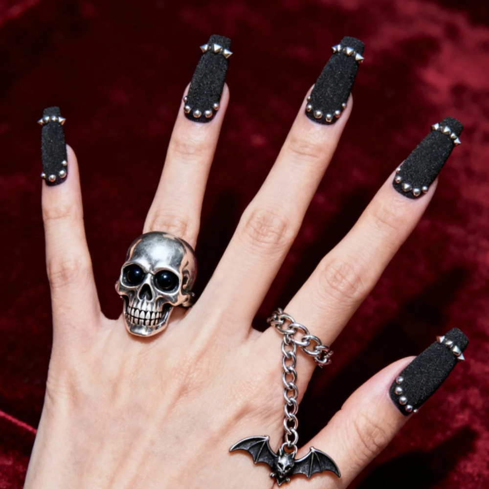 Transfronterizos puntos de flocado de venta caliente perforación de viento oscuro manicure punk cool viento usar uñas 24 piezas de parche de uñas falsas