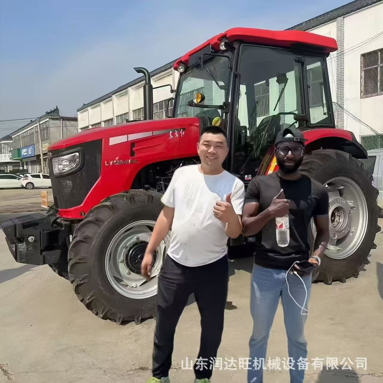 25年新车东方红LY1204四驱拖拉机 犁地耕田舒适型空调驾驶室