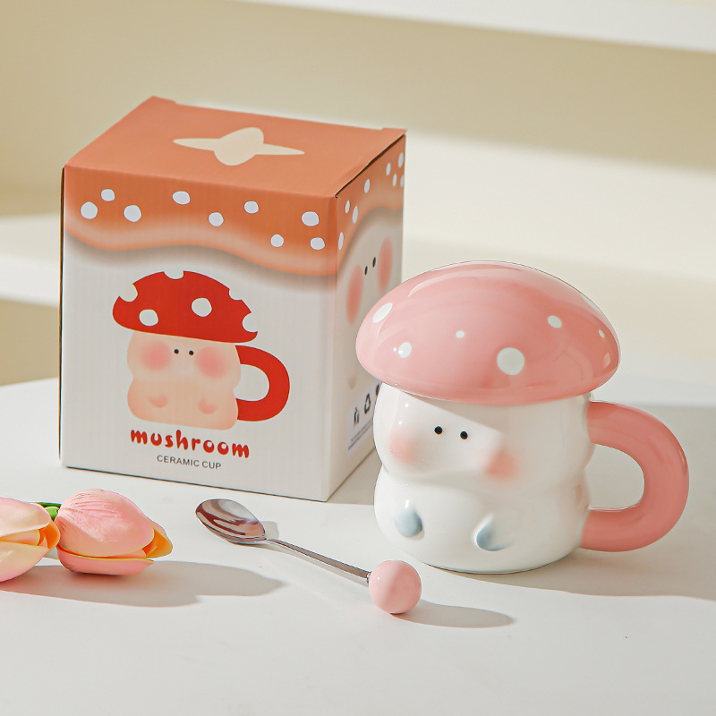 Corazón de una niña encantadora taza de cerámica de hongos con tapa de mano con regalo de alto valor creativo de cerámica taza de café