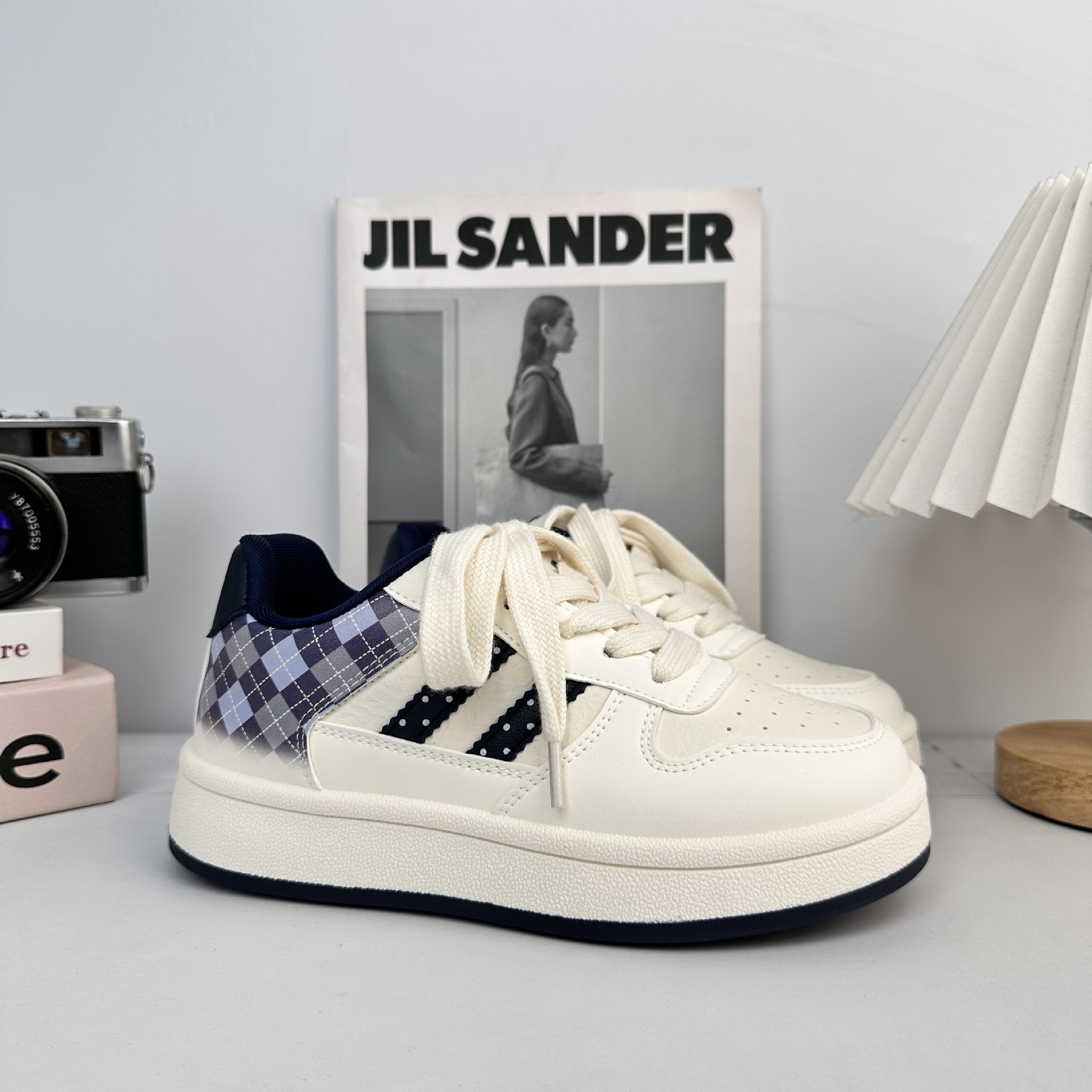 Zapatos casuales Yuanbo estudiantes 2025 nuevo diseño de nicho de estilo explosivo con suela gruesa de zapatos de skate