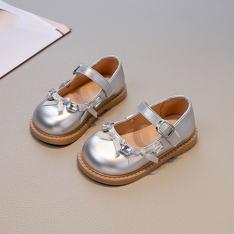 Zapatos de cuero de niñas primavera y otoño nuevos zapatos coreanos de princesa de arco de niñas con suela suave de diamante de moda zapatos de baile