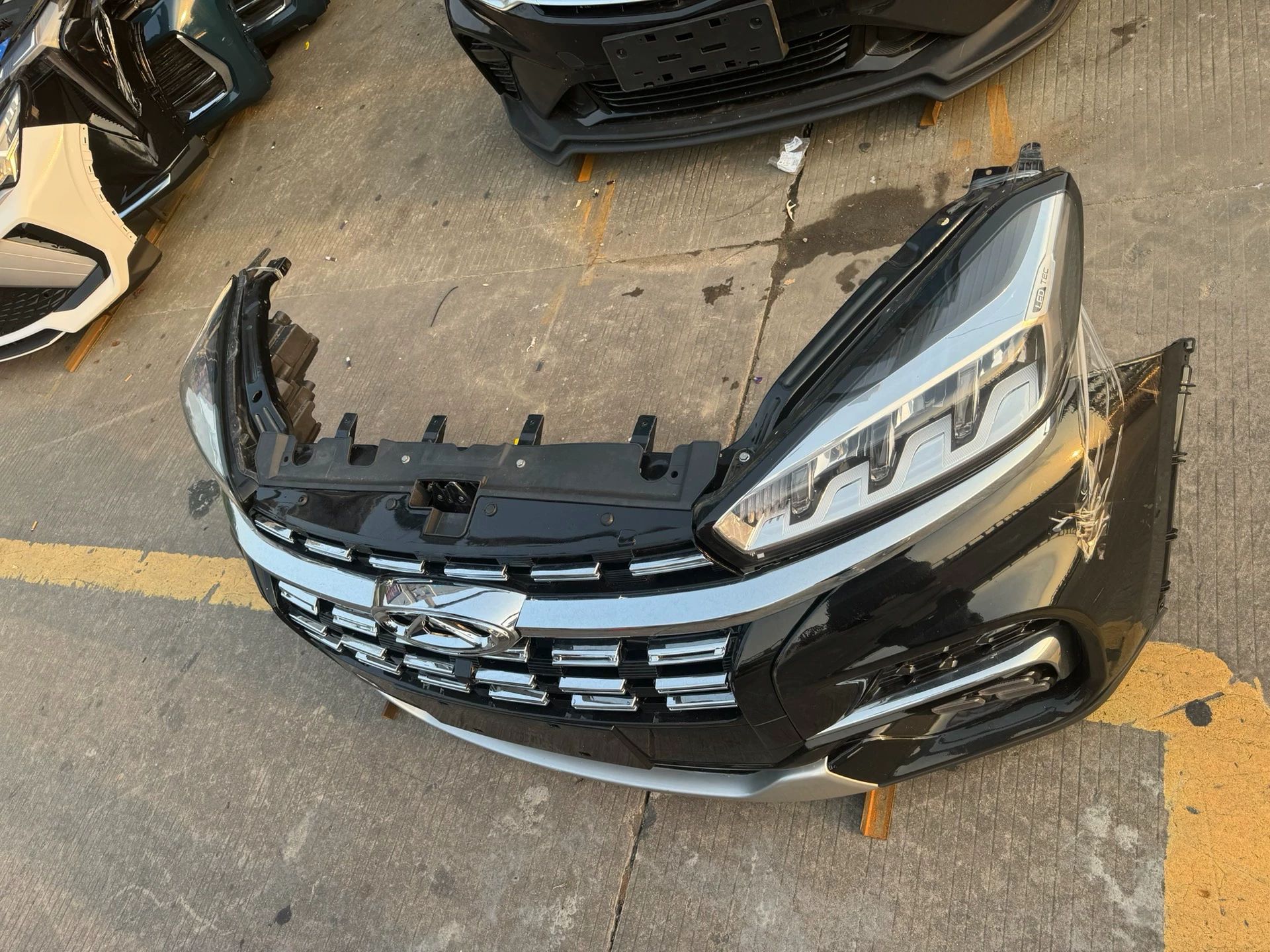 Suitable for Chery Tiggo 8: front bumper, front grille, front nose trim, headlights, hood, and fender