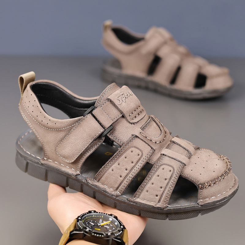 Sandalias de cuero de vaca de verano para hombres, zapatos de playa de cuero, aire permeable, zapatos casuales para hombres de mediana edad, suaves.