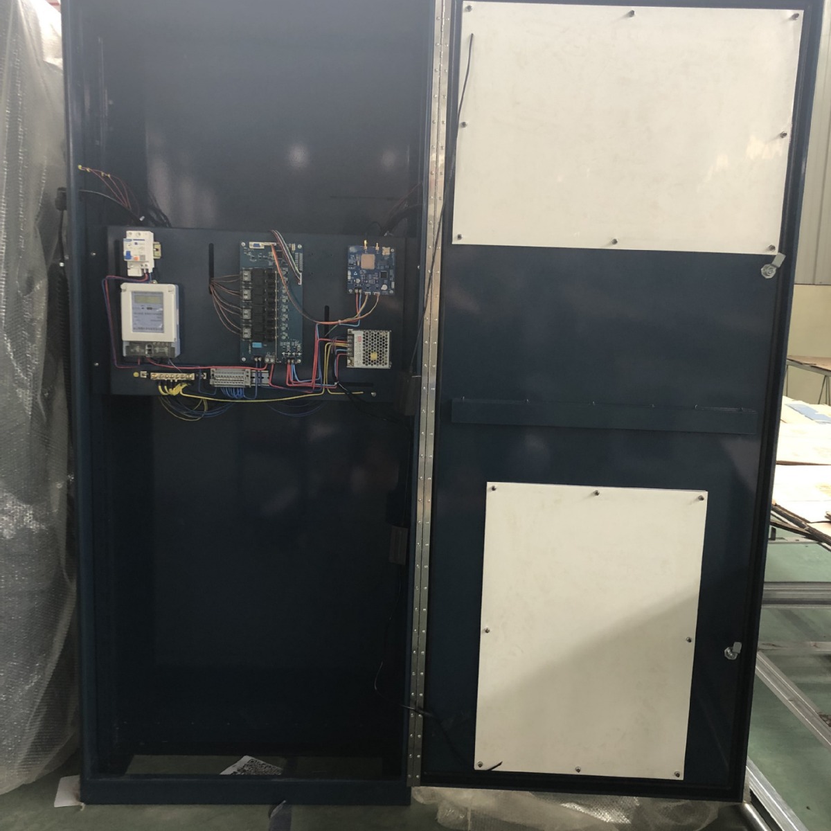 立式电动自行车充电桩电气组装