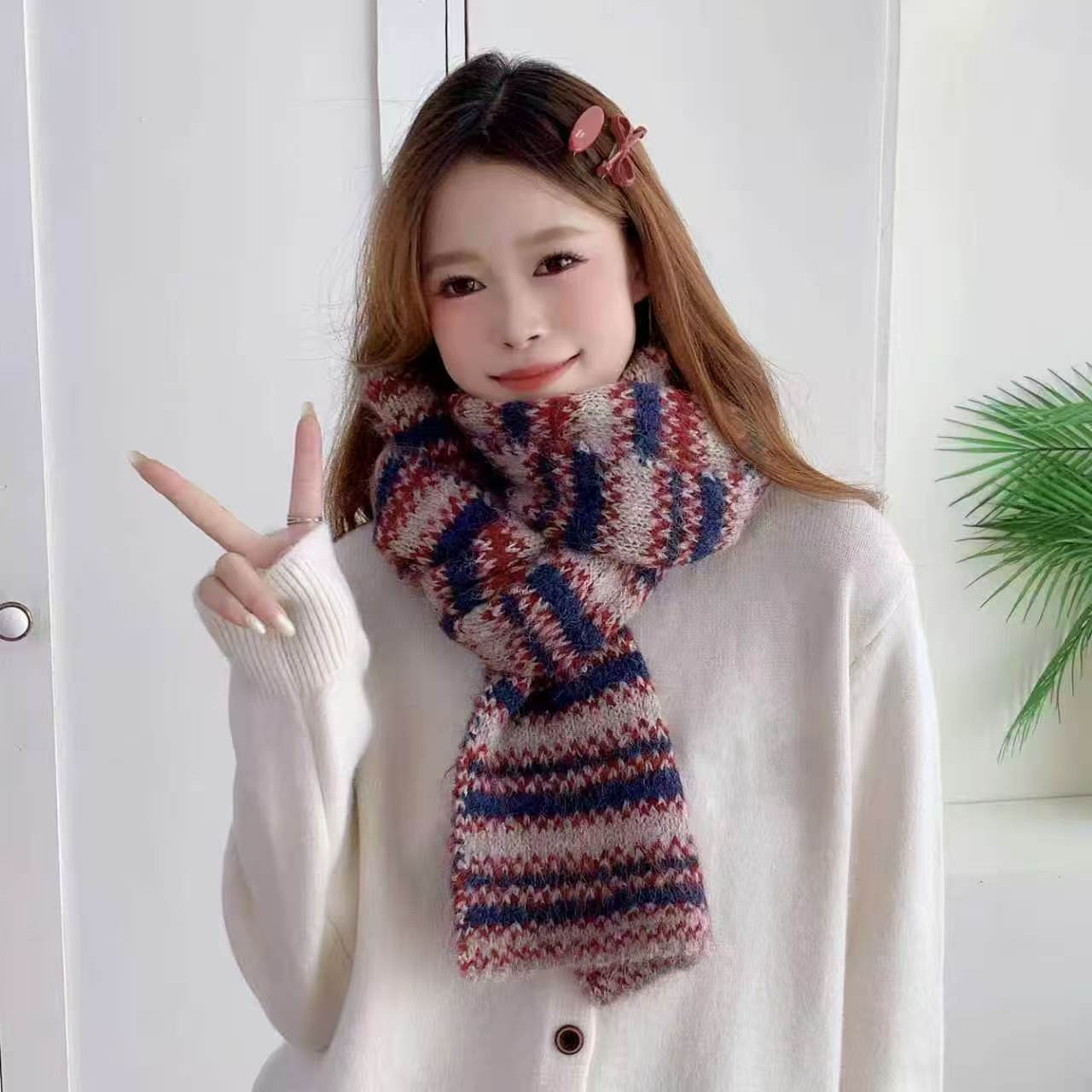 New autumn and winter plaid scarf for women, trendy and versatile, thick and warm, perfect as a shawl or neck warmer for students