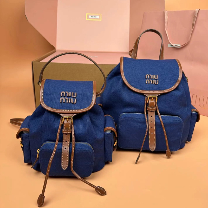 miu Miu 2025 新しいカジュアルキャンバスバックパックカレッジスタイルレトロバックパック大容量ショルダーレディースバッグトレンディ|undefined