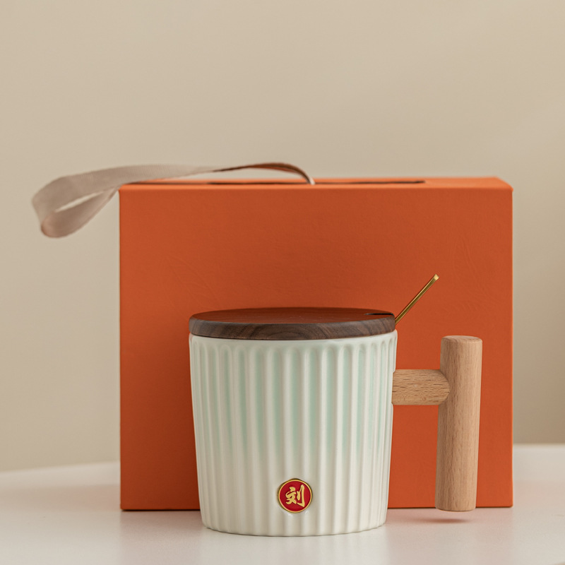 Taza de apellido Taza de agua Taza de cerámica Taza de marca Taza de café Regalo de mano mayorista Nombre de talla LOGO