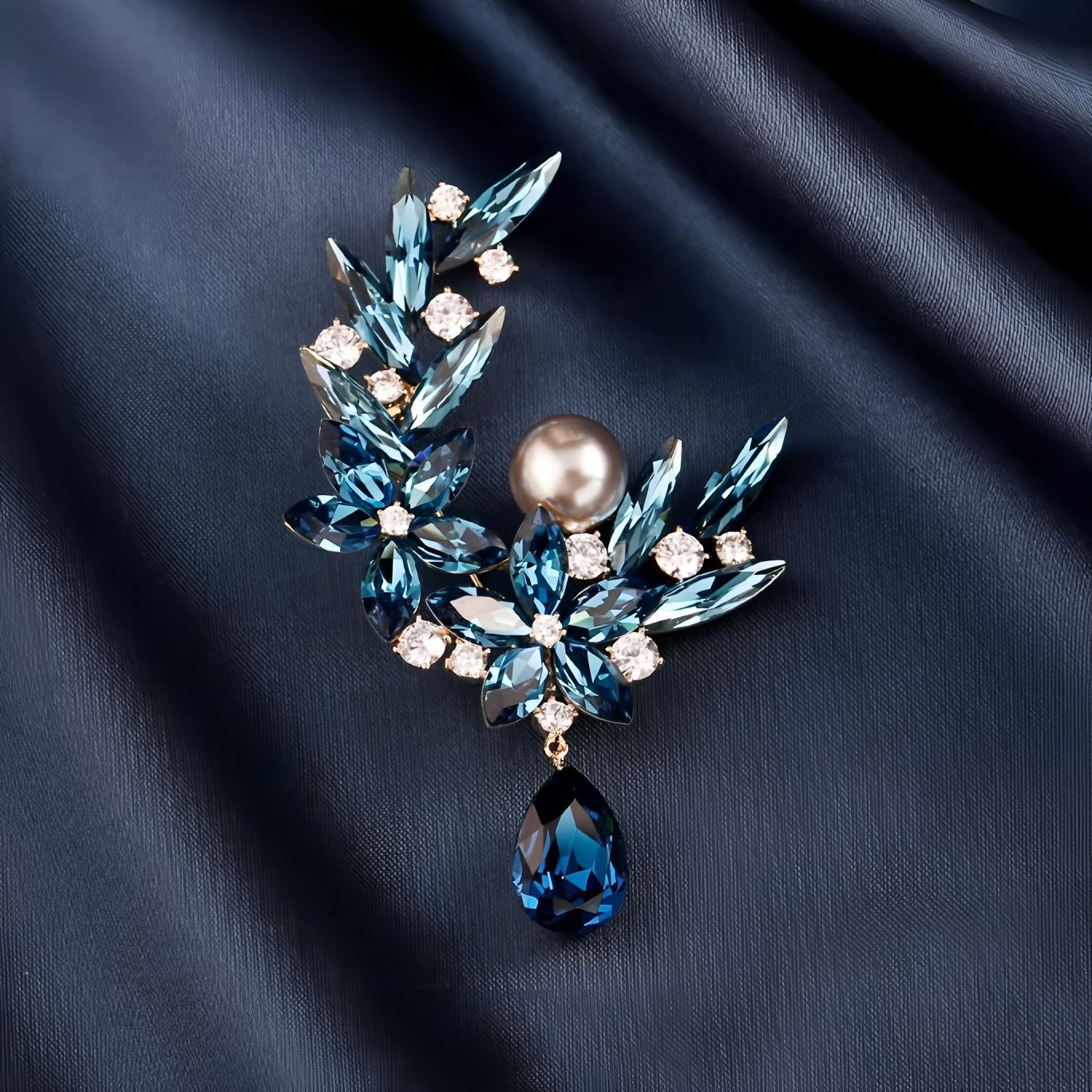 New Icing on the Cake Brooch, High-End Women's Elegant Pearl Moon Corsage, Niche Design Pin Suit Accessories