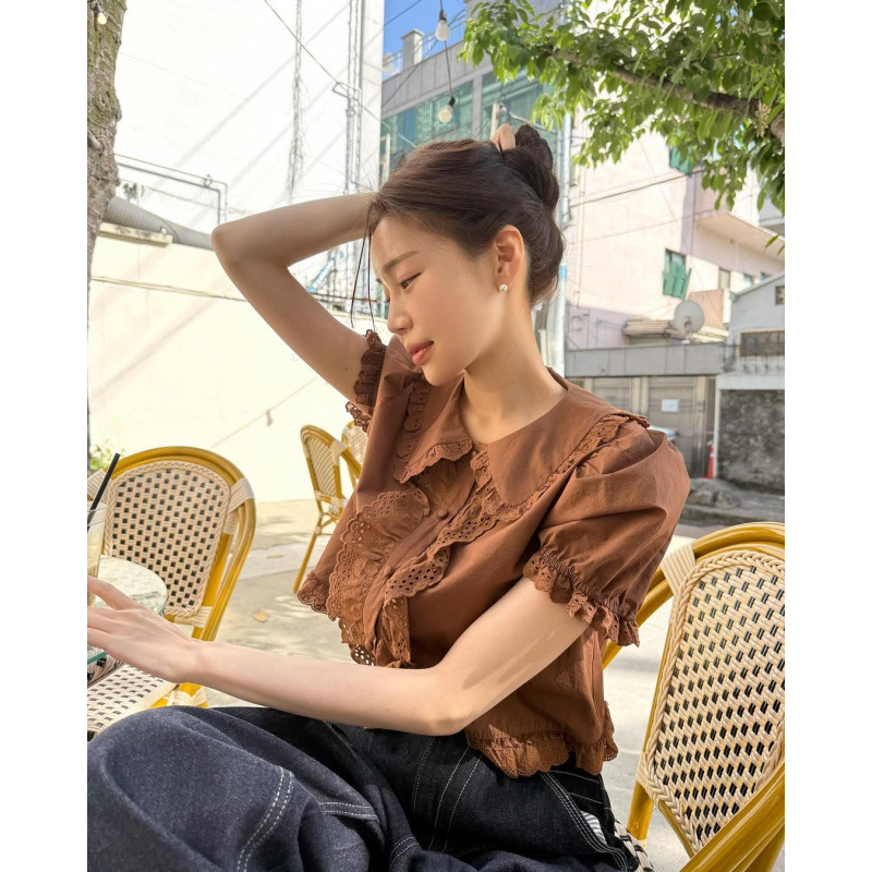 In-Stock French-Style Tea-Inspired Chic Loose Design Brown Doll Collar Lace Blouse for Women