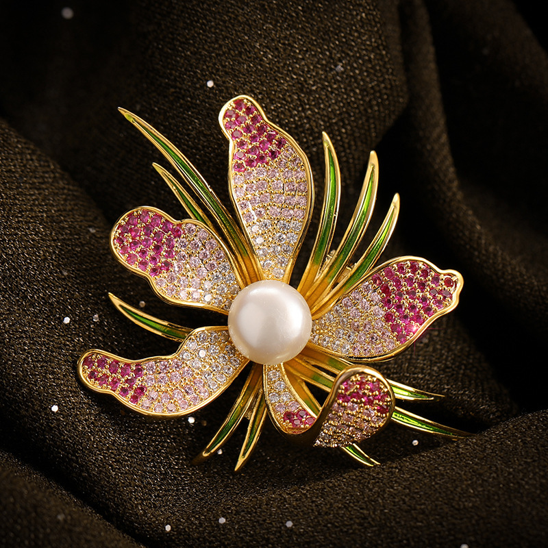 High-end sophisticated brooch