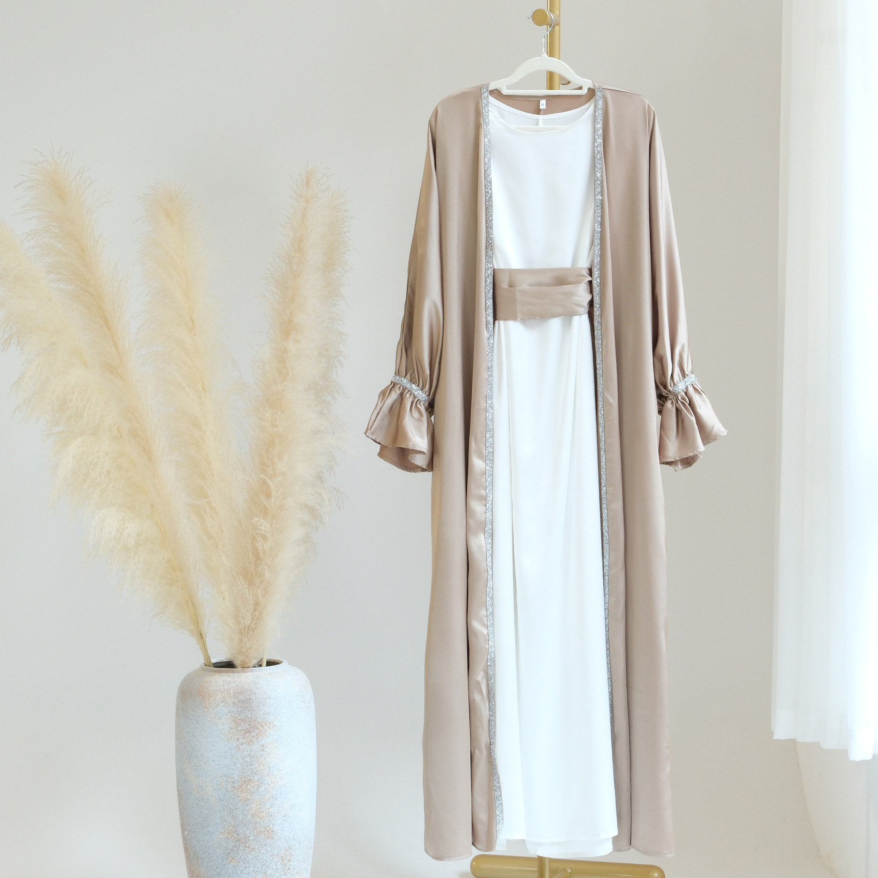 Loriya AliExpress Amazon Dubai diario color sólido con cuentas trompeta manga vestido robe LR633