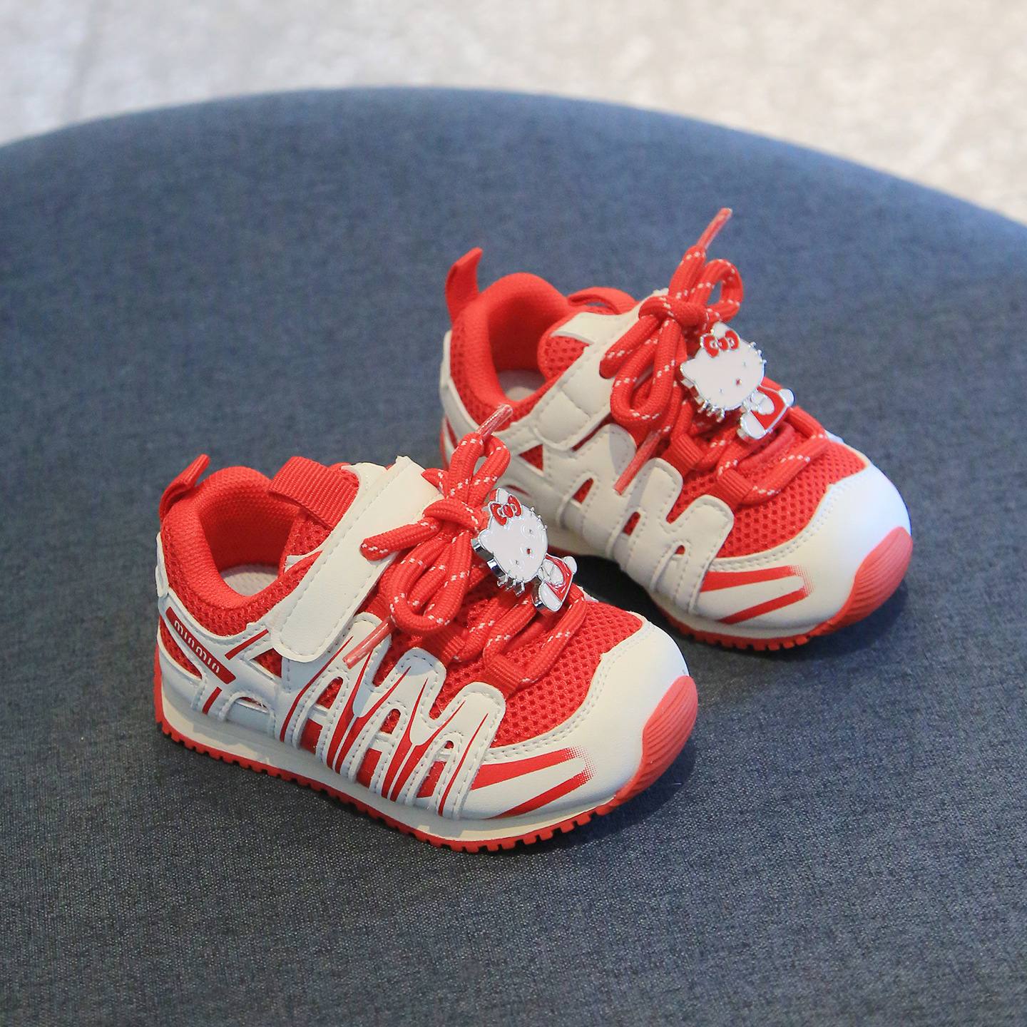 Zapatos para bebés primavera y otoño nuevos zapatos deportivos transpirables de primavera para niños de 1 a 3 años de edad zapatos de paso ligeros antideslizantes