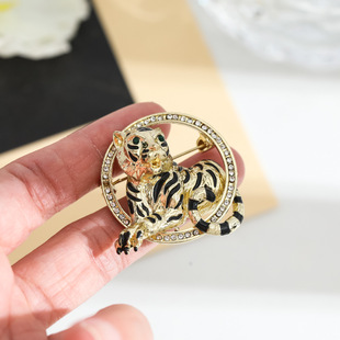 National Trendy New Fashion Luxury Atmospheric Tiger Brooch Trendy Personality Elegant Pin Jacket Cardigan Clothes Accessories