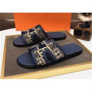 h��Ь�������⴩��Ƥ�ٴ�W�tһ��������ɳ����Ьƽ�װ�ɫH�қ���