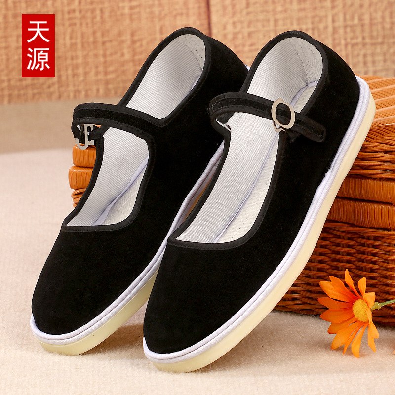 Primavera y verano hechos a mano botones de tendón de vaca zapatos de tela de damas viejos zapatos de tela de Beijing de mediana edad zapatos de flor de cordón tipo hebilla