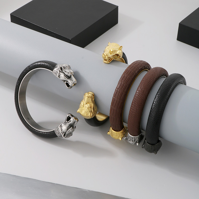 Производитель источник источников ювелирных украшений из нержавеющей стали, личностного панк -стиля, доминирующего волчья голова титанового стали, открывающее кожаное браслет