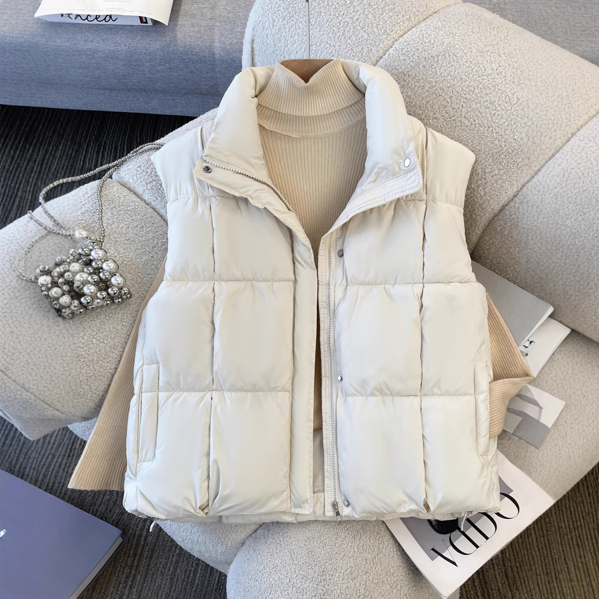 Armadillo de algodón para mujeres de vestir en el aire exterior en 2025, nuevo estilo coreano cuello vertical suelto plegado para vestir en el hombro corto de la marea de otoño y invierno