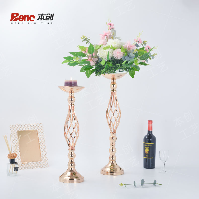 ウェディング道具メッキ鉄芸麻花燭台がメインテーブルにサインしました。|undefined