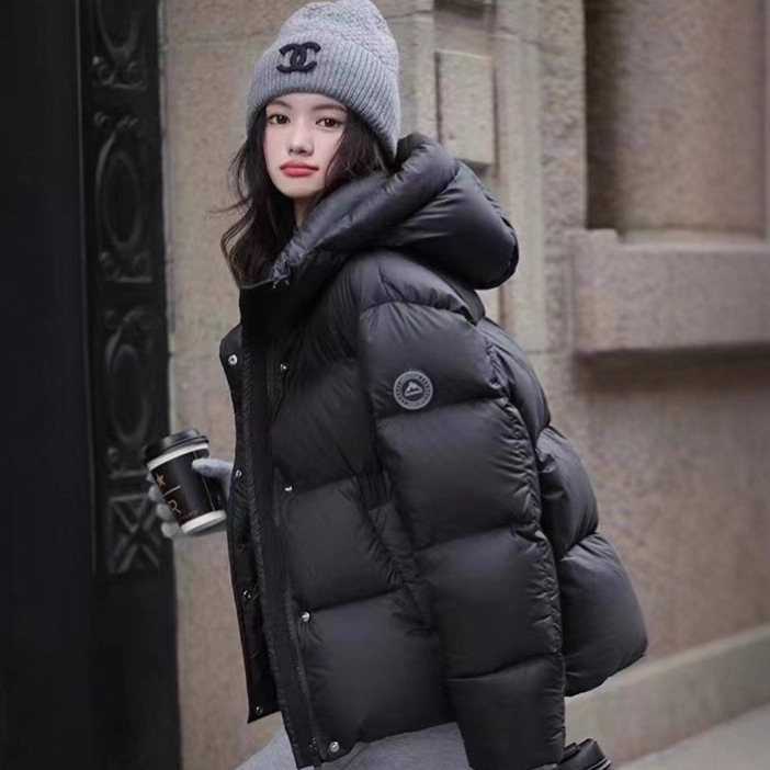 羽绒服女高级感长短款2025时尚连帽加厚设计感袖标保暖情侣面包服