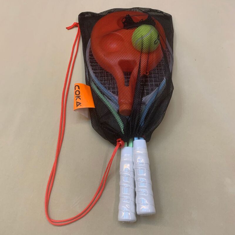 テニスのトレーニング器は一人でラインを持っています。ベースは自分で神器を練習します。初心者は21インチ子供用テニスラケットセットです。|undefined