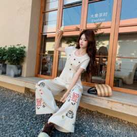 2026法式减龄刺绣背带裤女加白T两件套