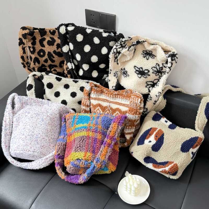 South Korea's Dongdaemun Autumn and Winter New Shoulder Bag Women's Plush Style Casual Large-Capacity Crossbody Bag Fashionable and Versatile South Korea's Dongdaemun Autumn and Winter New Shoulder Bag Women's Plush Style Casual Large-Capacity Crossbody Bag Fashionable and Versatile