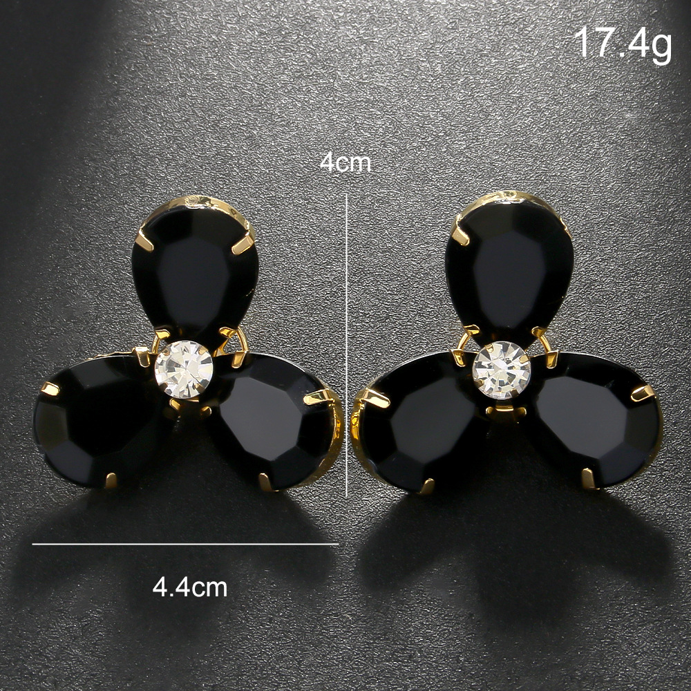 Nuevos auriculares de flores simples de verano de alto nivel de sensación de diamante auriculares accesorios de desfile aretes